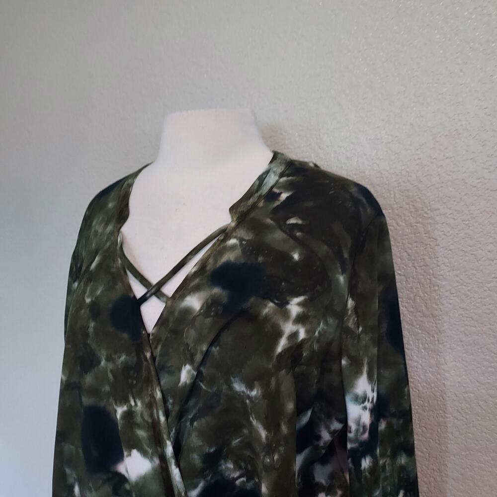 Rock & Republic Army Green Tie Dye Wrap Front Long Sleeve V-neck Blouse Size XL - Picture 5 of 11